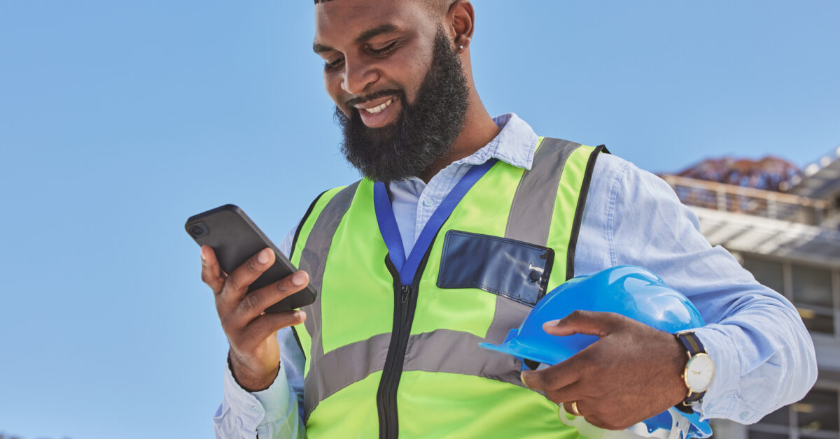 An employee uses tool management software.