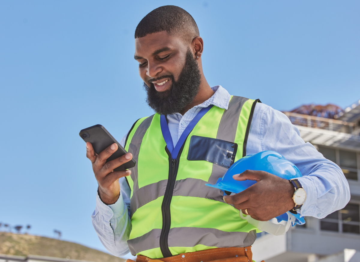 An employee uses tool management software.